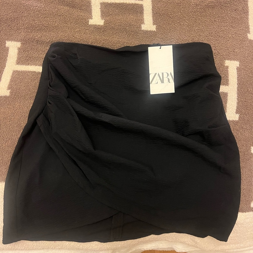 Asymmetric textured Zara skirt